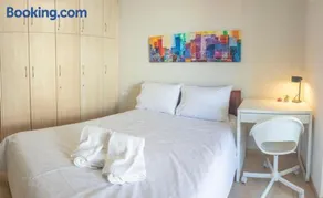 Comfortable and with a large balcony - Image 4