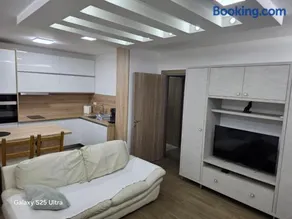 Serbian home with swimming pool - free parking - Image 4