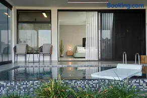 Y HOUSE SUITES - Image 1