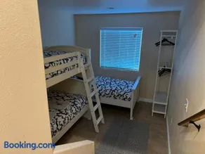 Cozy Cabin - Image 3