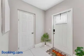 Hollywood Hideaway Luxe 3BR Escape - Image 4