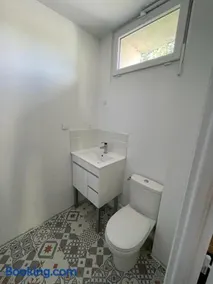 Studio refait à neuf avec cuisine équipée R1 - Image 4
