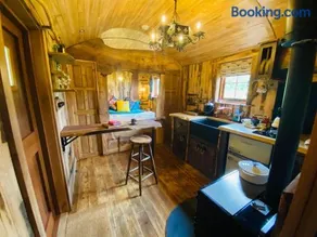 Oskar's Shepherd's Hut at Snug Hollow - Image 4