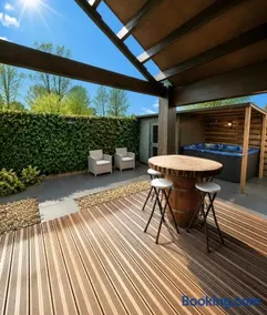 Cozy wellness chalet and private garden with jacuzzi sauna and outdoor bath between Amsterdam Haarlem and Schiphol Airport - Image 1