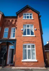 Spacious 6BR, Sleeps 12, Prime Location, Parking Free - Image 2