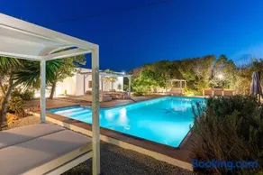8 Guests Large Villa near Bossa Beaches & Airport - Image 1