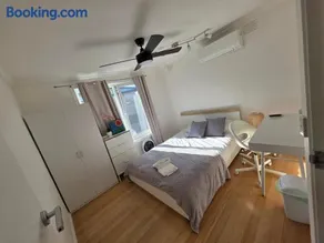 A bright and quiet house in Greensborough 3 - Image 1