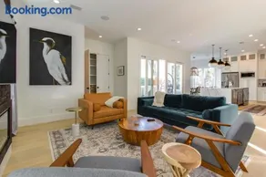 LUXE Doin' Grayt Easy Beach Access 4 Bikes Pool Pets Sleeps 12 - Image 3