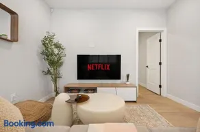 2 Bedroom Spacious & Private Guest Suite - King Size Bed TV in Room, 58" Smart TV in Living Room, In-suite Laundry, Private Entrance & More - Image 1