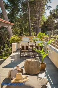 Malibu Suites & Apartments - Image 5
