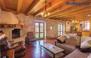 Three-Bedroom Holiday Home In Regulici - Image 3