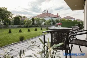 Olive Apartments - Image 2