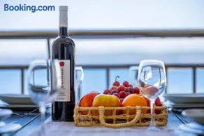 HETA ALAGIC I - Deluxe Beachfront Suites - Image 3