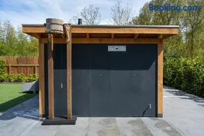 Rode Tiny House met zwembad - Image 2