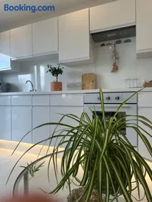 Ocean Drive Boutique Apartment with use of Day time Beach Hut - Image 3