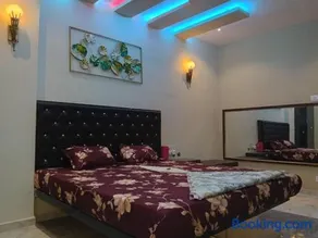 HOTEL SINGAPORE , lingnoor - Image 1