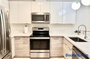 Luxury 2 Bed Apartment in Quincy - Image 1