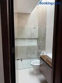 Casa moderna en Aguascalientes con AC, jardín y alberca en casa club - Image 2