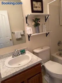 Beautiful Bed and Bath in South Charlotte - Image 3