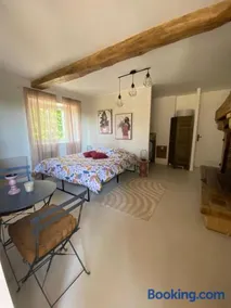 La Chambre A l Ombre du coteau - Image 1