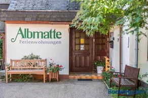 Großer Garten mit Grill,-Spiel und Sitzmöglichkeiten-umgeben von schöner Natur-Ferienhaus Albmatte - Image 1