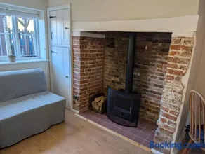 Central Grade 2 listed cottage - Image 3