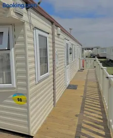 2 bedroom cosy caravan, Sealands - Image 4