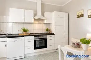 Ferienhaus für 8 Personen mit Kamin & Terrasse - Image 3