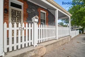 Spacious 4 BR, near Barossa, Sleeps 8, Fireplace, Min 2 nights - Image 2