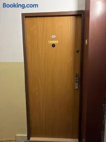 Tichý priestranný apartmán s parkovaním - Image 1