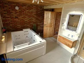 Dom z jacuzzi - Image 2