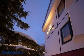 M Lodge - Image 2