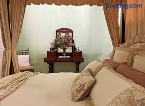 Gold and Grapes Garden Suites - Image 2