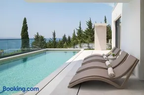 Villa Lumis with Heated Pool - Image 3