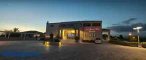Arty Grand Hotel - Image 3