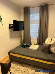 Best Preis Stadtperle 1- Stadtzentrum Wittenberge Modernes Ambiente max 3 Personen Einzelzimmer voll ausgestattet mit MagentaTV, WLAN, Waschmaschine - Image 3