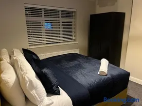 6 Bedroom Luxury Home - Image 2