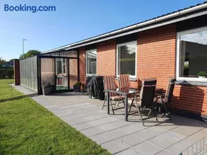 Feriehus i Sæby nær by, skov og strand - Image 1