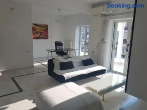 NN Larisa Deluxe Apartment - Image 1