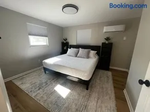 Just like home w Pool & Pool table - Image 2
