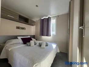 Coral Bungalow - Image 4