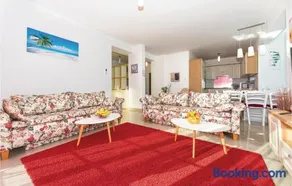 Four-Bedroom Holiday Home In Brodarica - Image 4