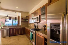 2 Beds 2 Baths Main Floor with Amazing Ocean Views - Image 5