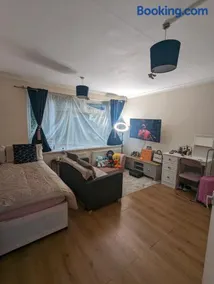 Cosy Ground Floor Studio Flat - Image 1