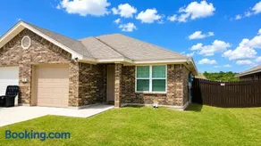 Haven on the Hill, Modern 3BR Near Fort Cavazos - Image 2