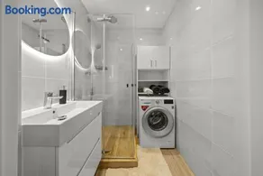 Stylish New Apartment with Parking Place - Image 5