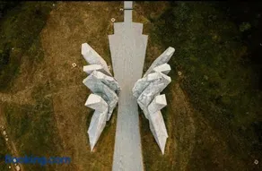 Domacinstvo Paprica Tjentiste - Image 1