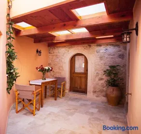 Ariadne Traditional Home - Image 2