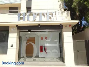 6 Bis HOTEL - Image 1