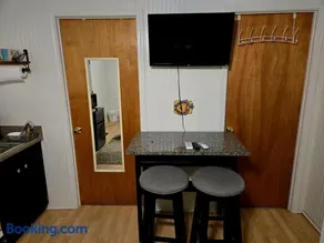 Private Cabin 1 bed and 1 bath - Image 5